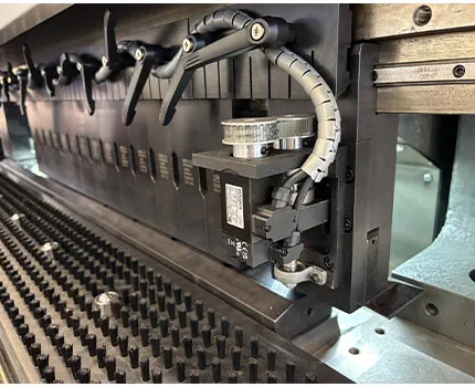 مفصل كهربائي