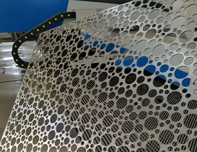 حائط ستائر منقوشة